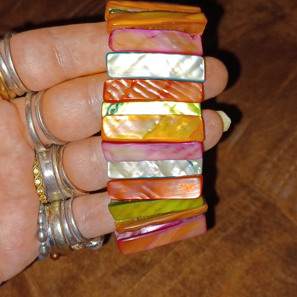 3 Mother Of Pearls Stretchy Bacelets - Picture 4 of 5